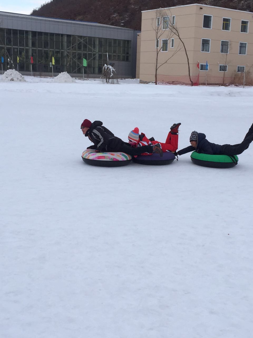 黑龍江大灣滑雪場冰雪樂園成功開幕，河北迪特加油助威